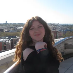 Baby-sitter et étudiante à Paris 