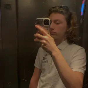 Baby-sitter disponible tout les 2 jours.