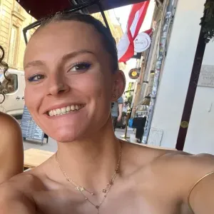 Baby sitter sérieuse mais qui déchire ! 