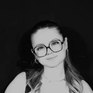 Étudiante sérieuse qui propose son aide à domicile le soir