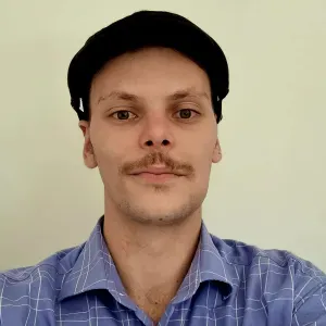 Intervenant à domicile expérimenté et qualifié.  