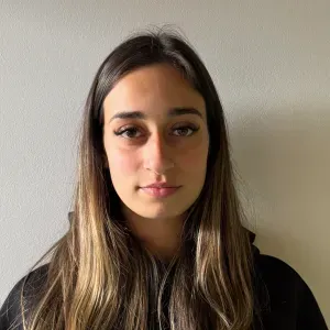Babysitter com formação em ação educativa 