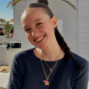 Baby-sitter expérimentée, fais beaucoup de stages! 