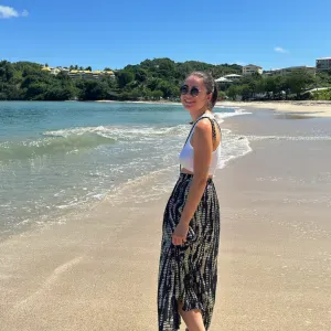 Baby-sitter expérimentée sur la côte 