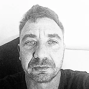 Homme en reconversion professionnelle 