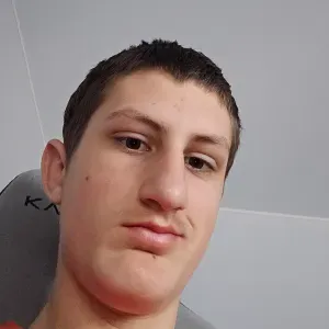 I am a tutor and babysitter looking for a job!