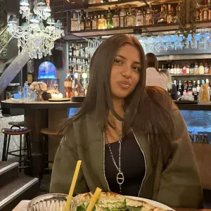 Baby-sitter sérieuse et de confiance 