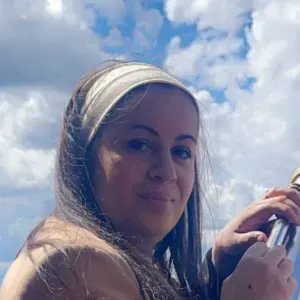 Femme de ménage active serviable 