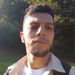 Étudiant à université Versailles Saint-Quentin-en-Yvelines 