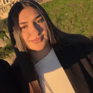 Limpiadora en el campo de Gibraltar 
