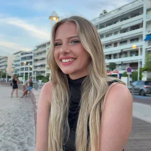 baby-sitter à l'écoute, douce et créative !