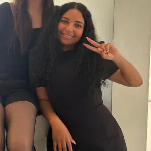 Baby-sitter Sana expérimentée avec super pouvoirs à Paris