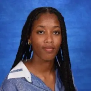 Souriante et fiable pour veiller sur vos petits !😊