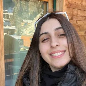 Baby-sitter expérimentée à partir de 19h et weekends 🧸