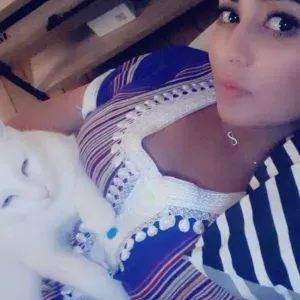 Je suis disponible pour compagnie, les personnes âgées