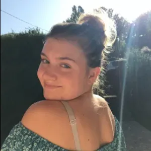 Baby-sitter disponible à Mâcon