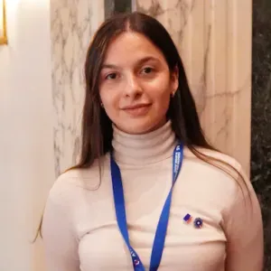 Baby-sitter étudiante disponible à Paris 