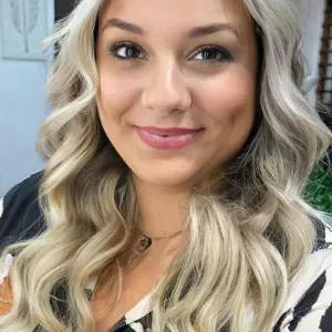 Babysitter com experiência, mãe e estudos em Gaia