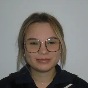 Baby-sitter expérimentée et disponible