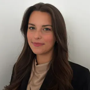 Étudiante et baby-sitter confirmée 