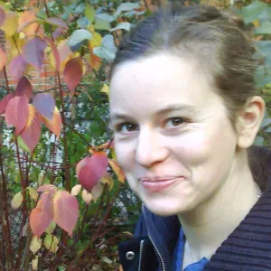 Maman bibliothécaire animatrice avec expérience des enfants