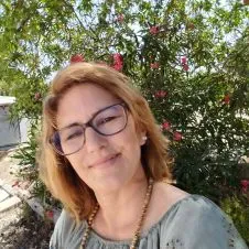 Disponível para horas limpeza doméstica 