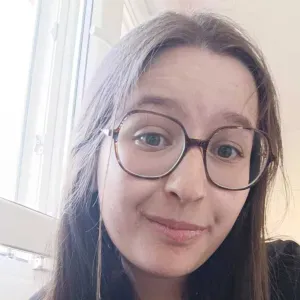 Baby-sitter avec expérience en tant qu'animatrice