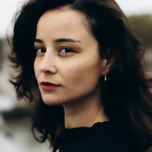 Baby-sitter disponible- sérieuse, douce et attentionnée