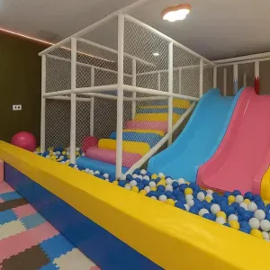 Posição para um babysitter - cuidado de crianças em Li...