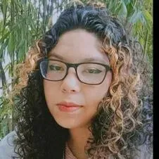 Olá me chamo Shirley e trabalho como ama e baby-sitter