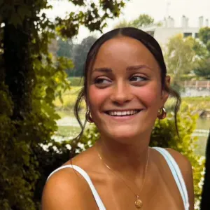 Baby-sitter attentionnée et disponible !