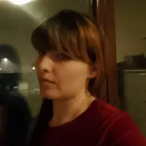 Cerco lavoro come babysitter o badante.