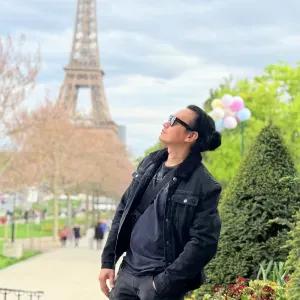 looking for part time or full time job.