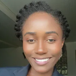 Cuidadora de Crianças: Segurança e Carinho em Cada Momento!