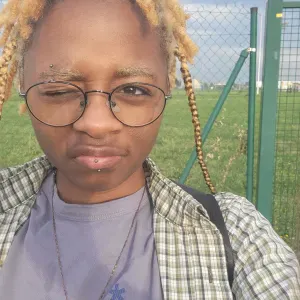 Grande sœur de 2 garçons, étudiante au lycée