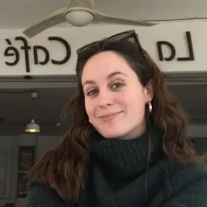 Cuidado de niños, clases particulares de refuerzo y música.