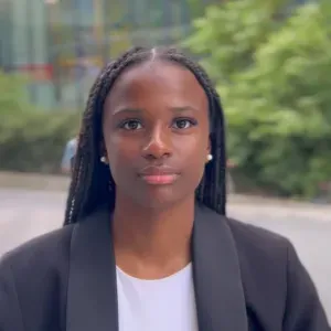 Jeune baby-sitter sérieuse et motivé disponible à Paris.