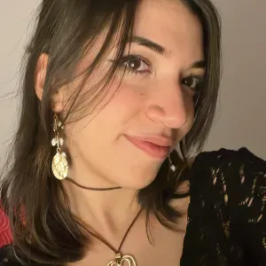 Jeune baby-sitter sérieuse et disponible à paris :)