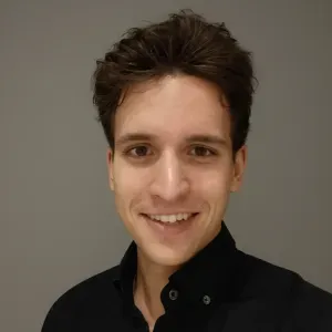 Étudiant en médecine sérieux et attentif aux animaux