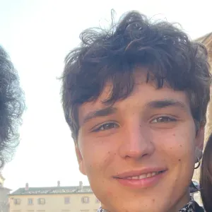 Student looking to work as a Tutor in Paris