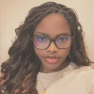 Baby-sitter expérimentée, week-end, aide aux devoirs