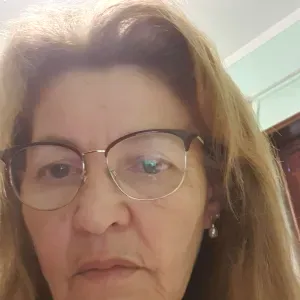 Empregada de limpeza responsável...