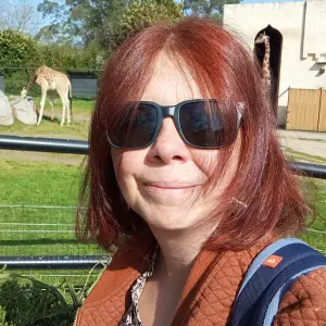 Je cherche une baby-sitter de nuit 