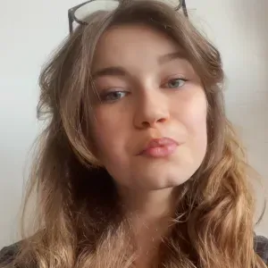 Baby-sitter créative et patiente 