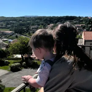 Baby-sitter avec de l'expérience et un enfant de 2 ans 