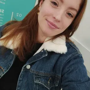 Addetta delle pulizie con un esperienza di 10 anni