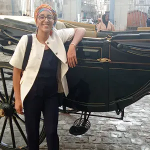 Hafsa aide a domicile pour vous aider à faire vos courses 