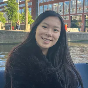 Aide à domicile attentionnée et patiente 