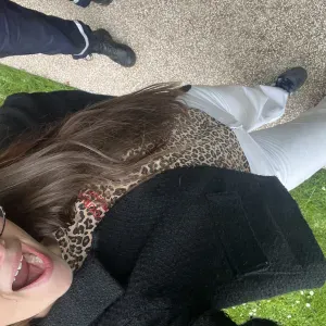 Baby-sitter Jade Caron disponible