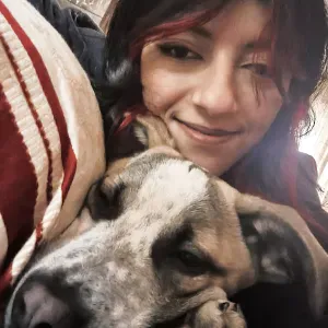 Dog walker appassionata a Parabiago: passeggiate sicure.